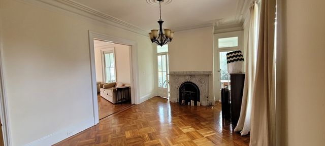 31 Elm 1, Newton, MA 02466