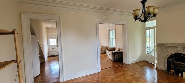 31 Elm 1, Newton, MA 02466