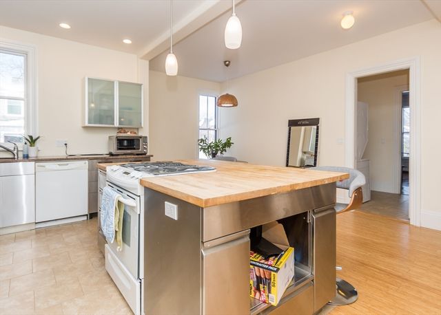 31 Elm 1, Newton, MA 02466