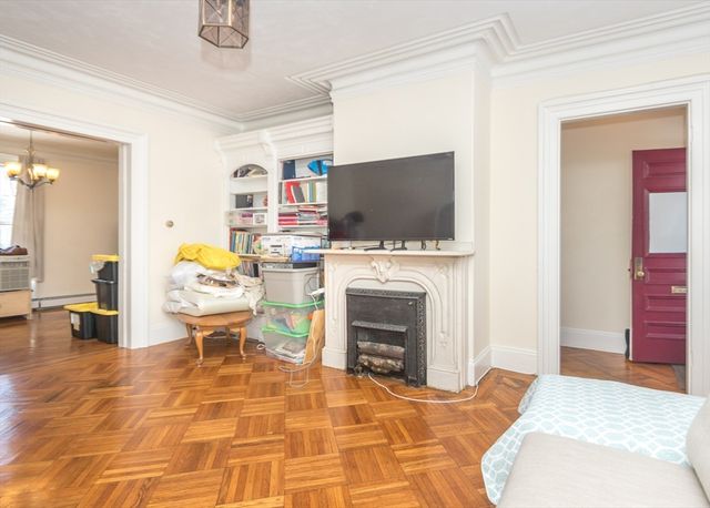 31 Elm 1, Newton, MA 02466