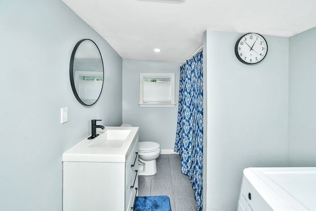 452 Tecumseh St, Fall River, MA 02721