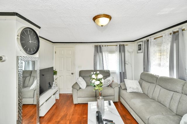 452 Tecumseh St, Fall River, MA 02721