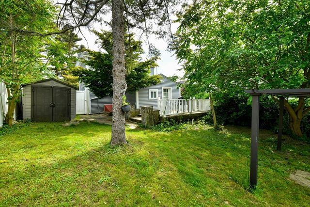 452 Tecumseh St, Fall River, MA 02721