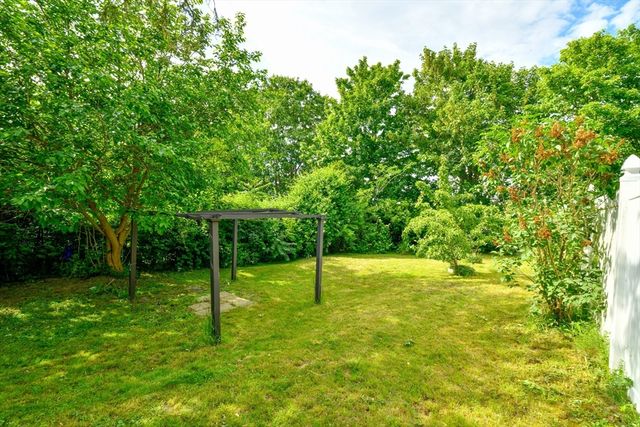 452 Tecumseh St, Fall River, MA 02721