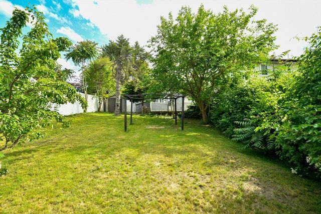 452 Tecumseh St, Fall River, MA 02721