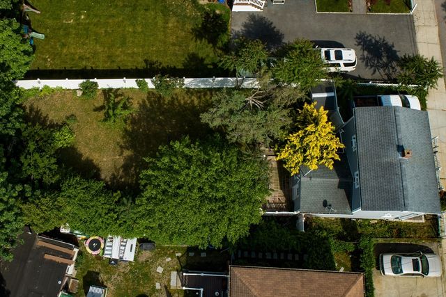 452 Tecumseh St, Fall River, MA 02721