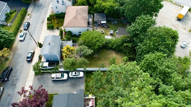 452 Tecumseh St, Fall River, MA 02721