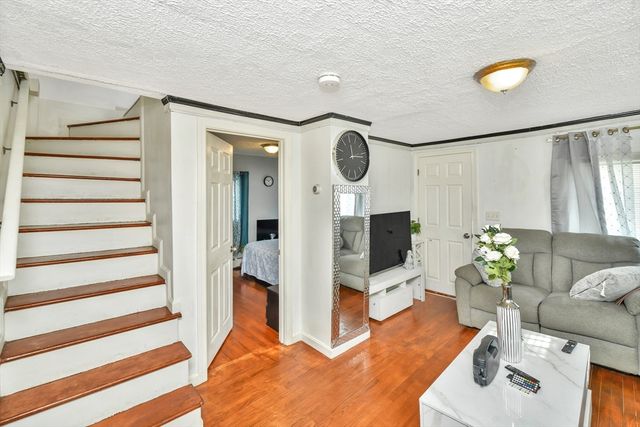 452 Tecumseh St, Fall River, MA 02721