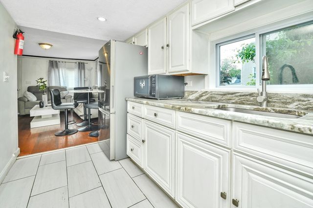 452 Tecumseh St, Fall River, MA 02721