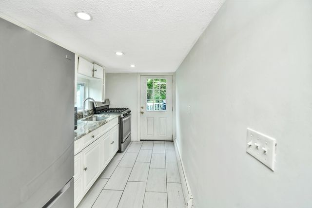 452 Tecumseh St, Fall River, MA 02721