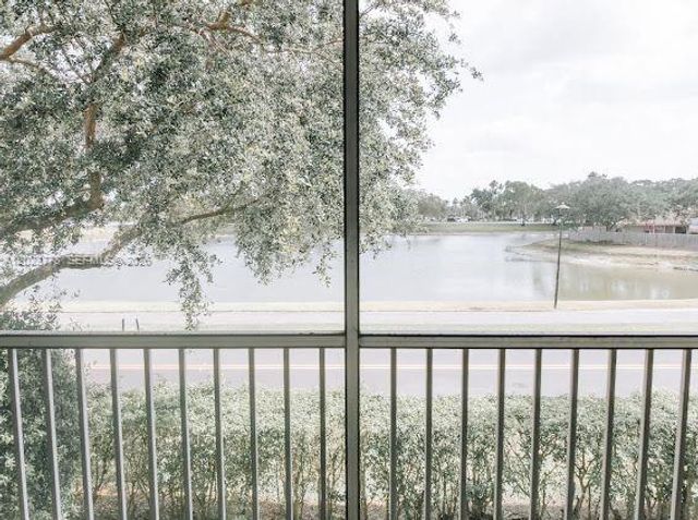 10245 Via Hibiscus 10245, Boca Raton, FL 33428