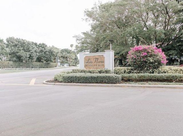 10245 Via Hibiscus 10245, Boca Raton, FL 33428