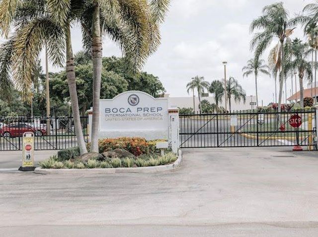 10245 Via Hibiscus 10245, Boca Raton, FL 33428