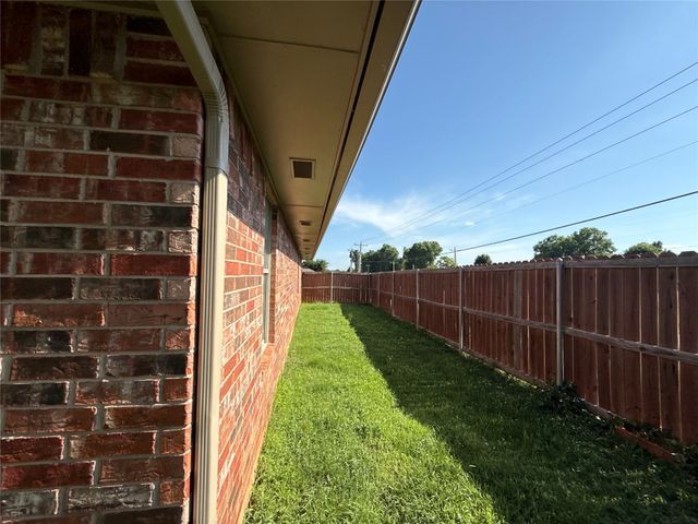 12127 SW 4th Street, Yukon, OK 73099