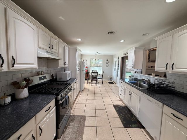 12127 SW 4th Street, Yukon, OK 73099