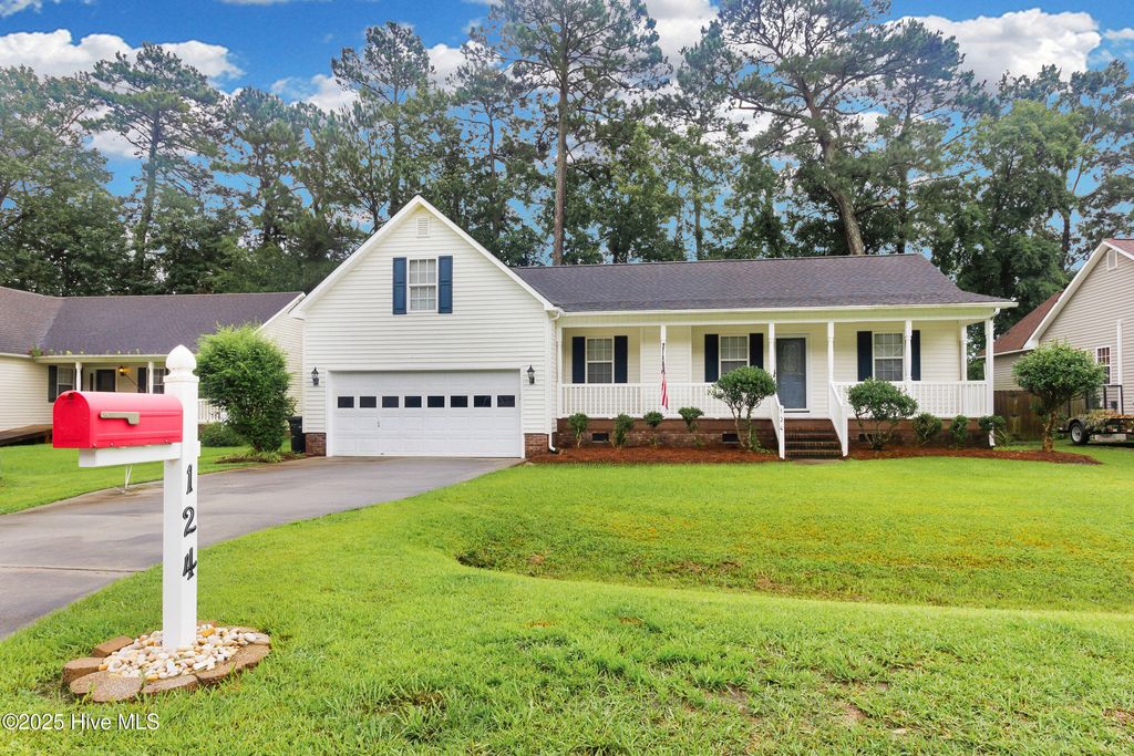 124 Leonard Drive, New Bern, NC 28560