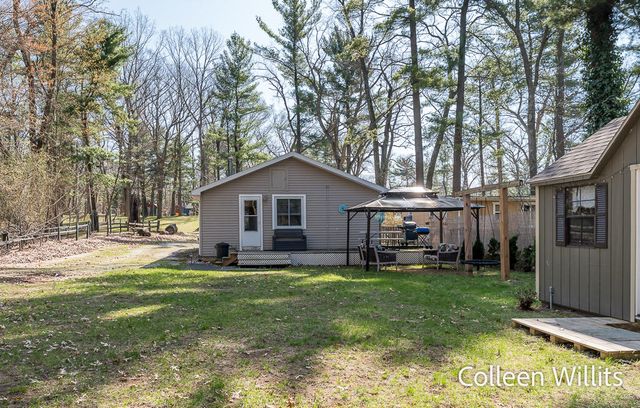 11327 Hemlock Street, Holton, MI 49425