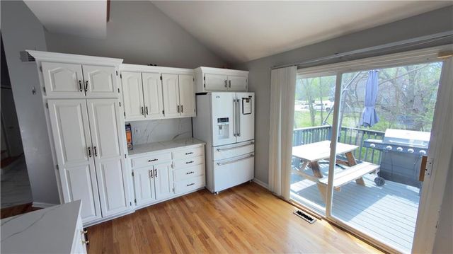 14912 Pine View Drive, Grandview, MO 64030