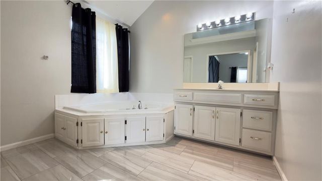14912 Pine View Drive, Grandview, MO 64030