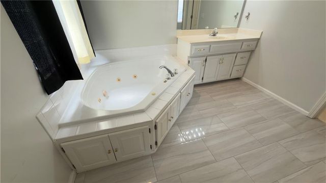 14912 Pine View Drive, Grandview, MO 64030