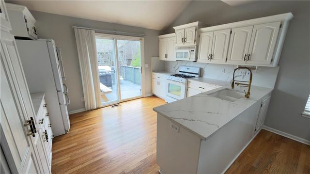 14912 Pine View Drive, Grandview, MO 64030