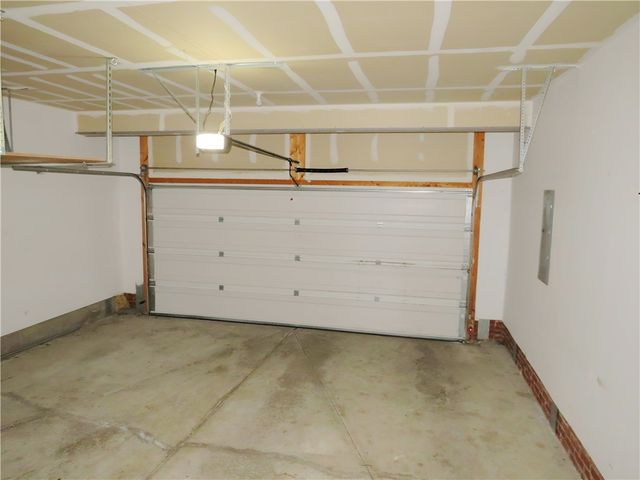 2064 Majestic Dr, North Strabane, PA 15317