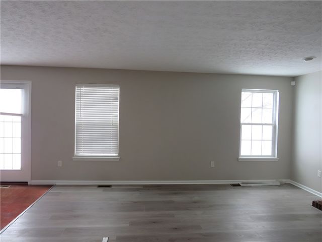 2064 Majestic Dr, North Strabane, PA 15317