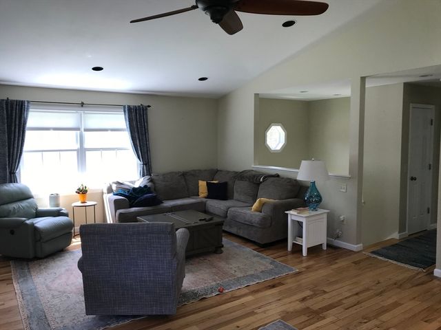 631 Warren Wright Rd, Belchertown, MA 01007