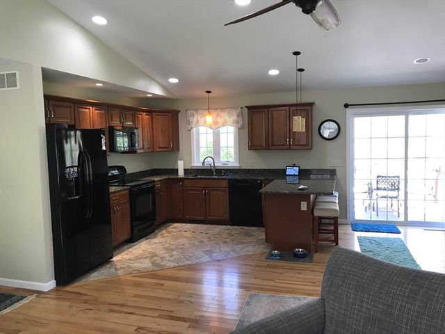 631 Warren Wright Rd, Belchertown, MA 01007
