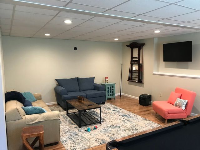 631 Warren Wright Rd, Belchertown, MA 01007