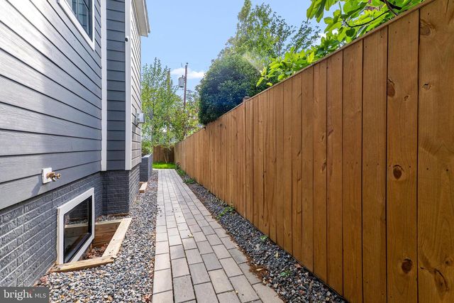 414 N MONROE ST, Arlington, VA 22201