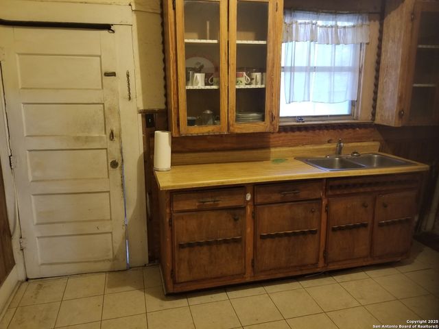 1709 Delgado, San Antonio, TX 78207