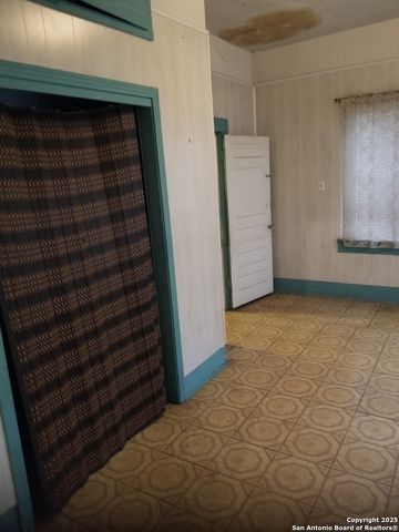 1709 Delgado, San Antonio, TX 78207