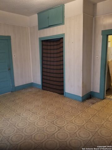 1709 Delgado, San Antonio, TX 78207