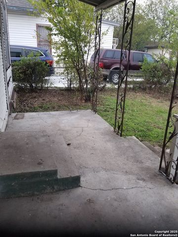 1709 Delgado, San Antonio, TX 78207