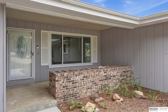 10061 Miami Circle, Omaha, NE 68134
