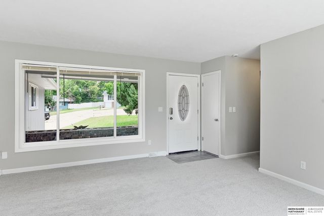 10061 Miami Circle, Omaha, NE 68134