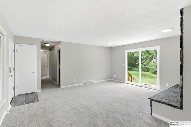 10061 Miami Circle, Omaha, NE 68134