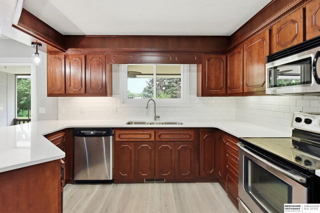 10061 Miami Circle, Omaha, NE 68134