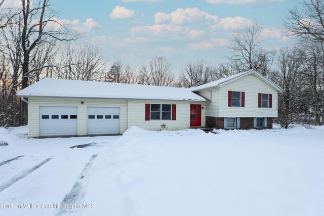38 Roxanne Boulevard, Highland, NY 12528