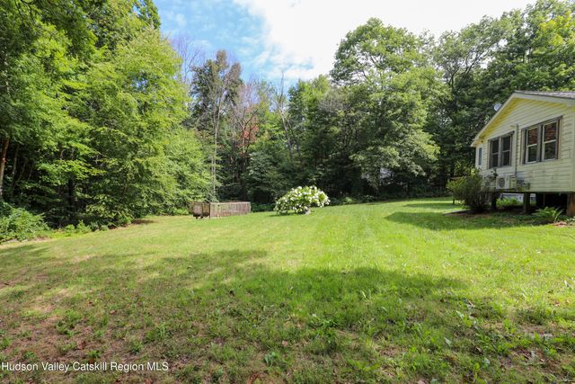 38 Roxanne Boulevard, Highland, NY 12528