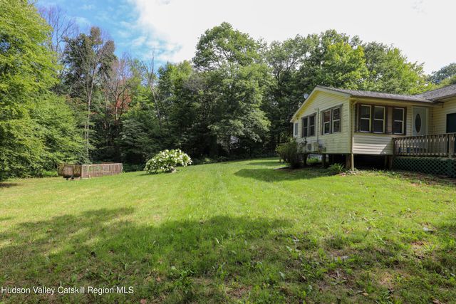 38 Roxanne Boulevard, Highland, NY 12528