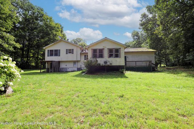 38 Roxanne Boulevard, Highland, NY 12528