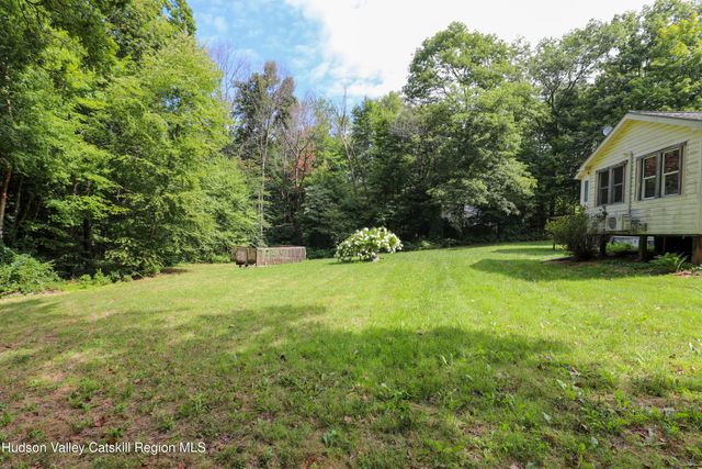 38 Roxanne Boulevard, Highland, NY 12528