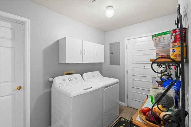 185 La Entrada Road, Los Lunas, NM 87031