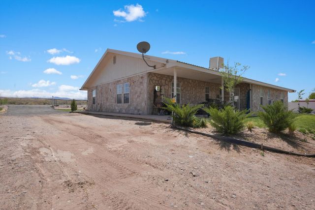 185 La Entrada Road, Los Lunas, NM 87031