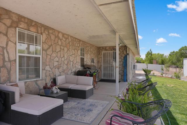 185 La Entrada Road, Los Lunas, NM 87031