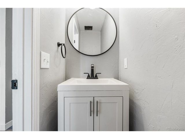 10160 W Dartmouth Ave, Lakewood, CO 80227