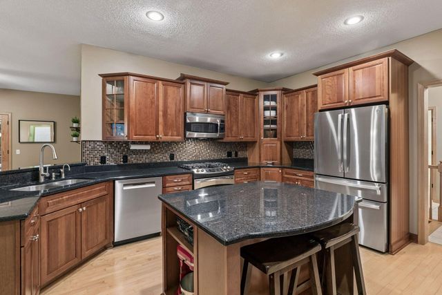 12735 42nd Place N, Plymouth, MN 55442