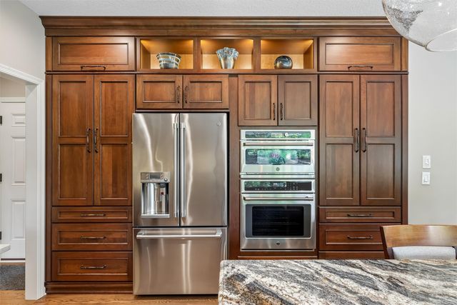 14006 South Shore Drive, Clive, IA 50325